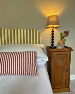 14 Small Bedroom Lighting Ideas