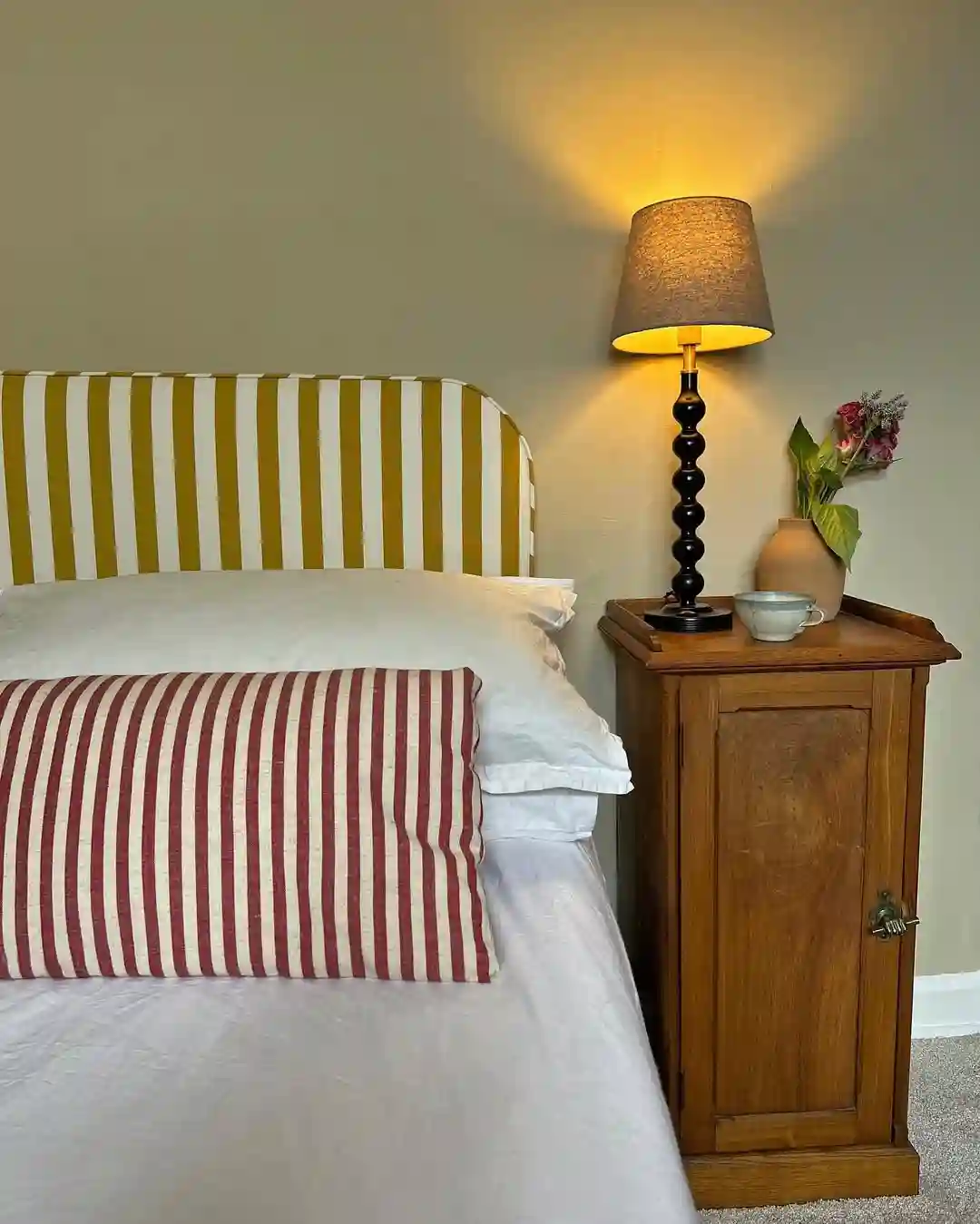 14 Small Bedroom Lighting Ideas