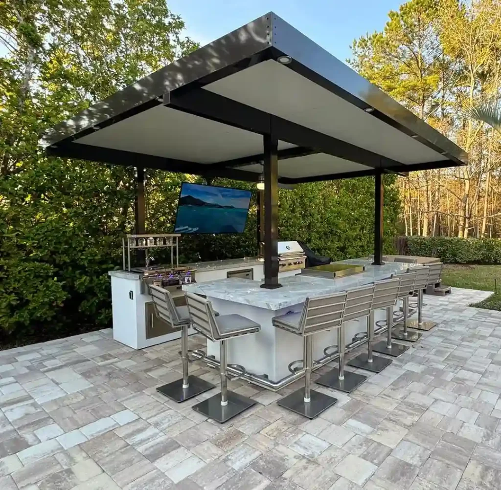 Full bar-style outdoor kitchen with TV