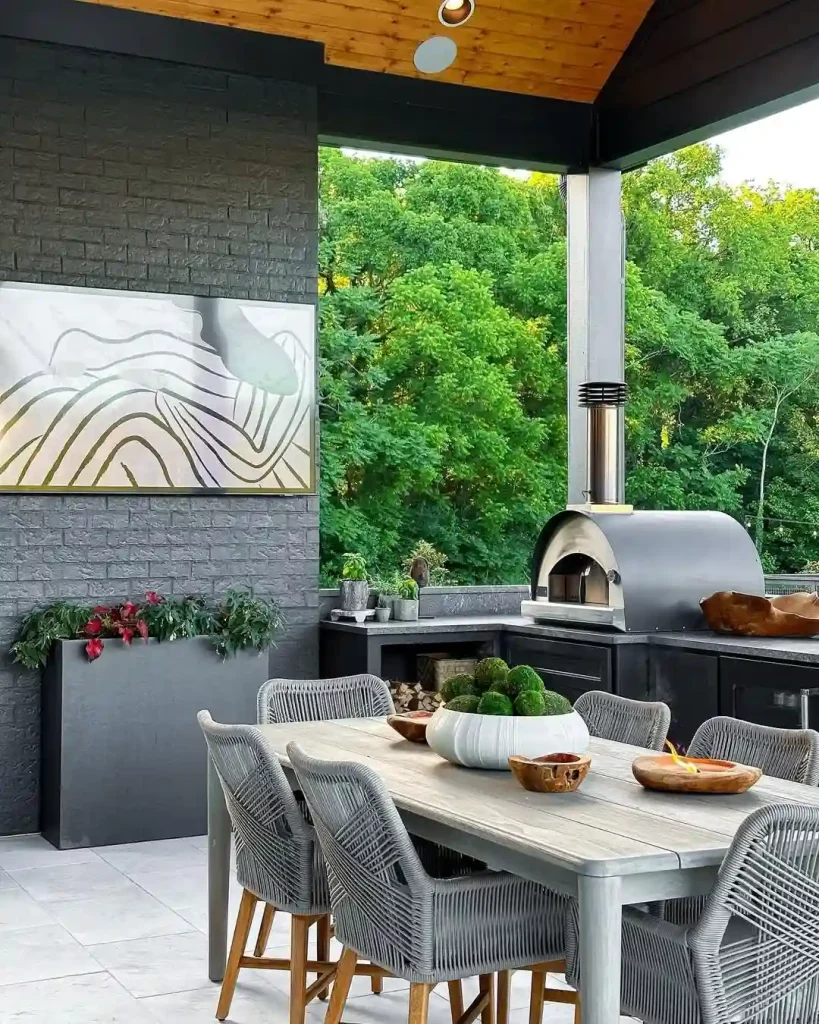 Nature-inspired black and grey outdoor kitchen and dining space