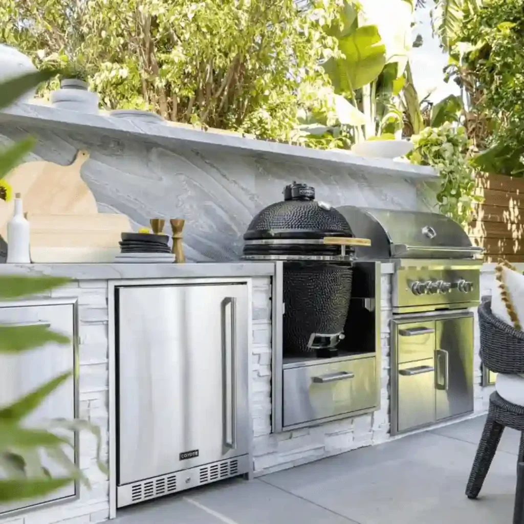 Compact all-in-one outdoor cooking island