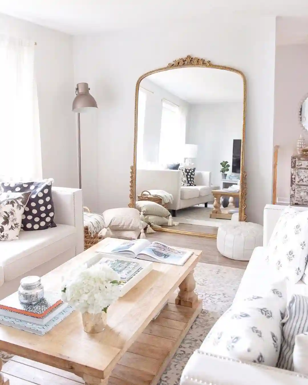 25 Coastal Farmhouse Living Room Ideas