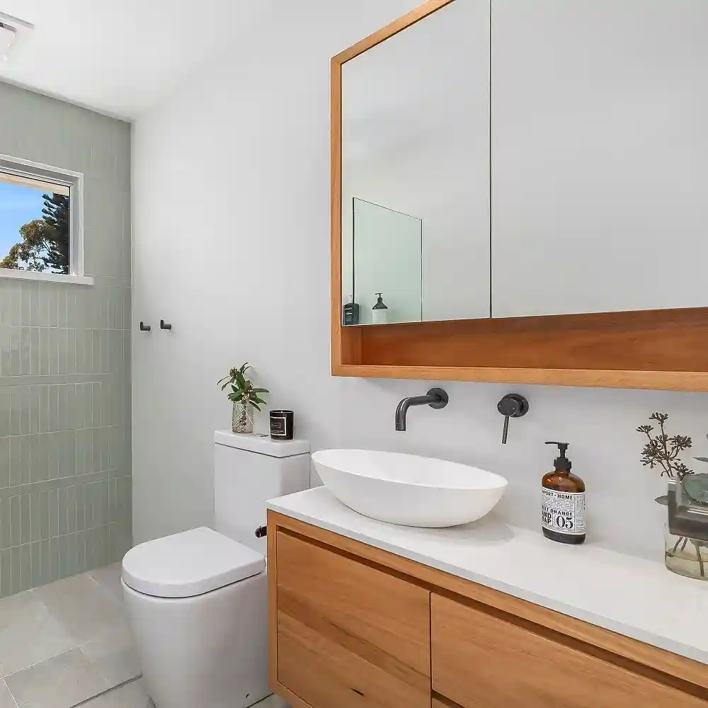 Scandinavian-Coastal Mix with Natural Wood