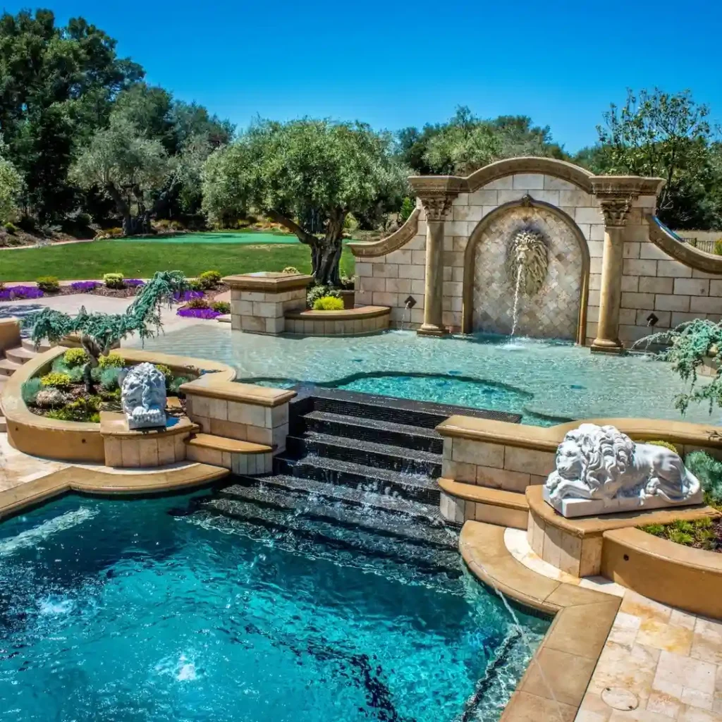 Mediterranean-Inspired Fountain Pool