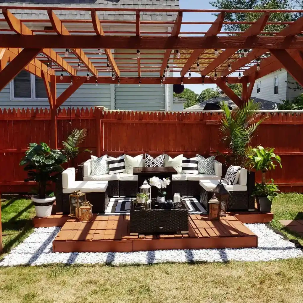Warm Wood Pergola with Elevated Platform