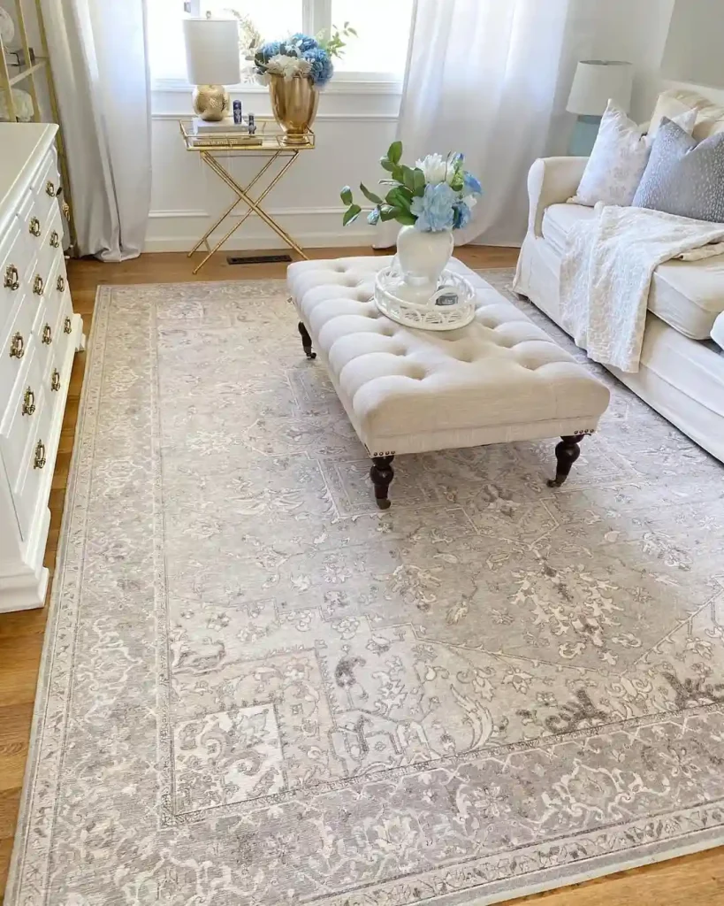 Elegant Pale Grey Rug for a Luxe Living Space