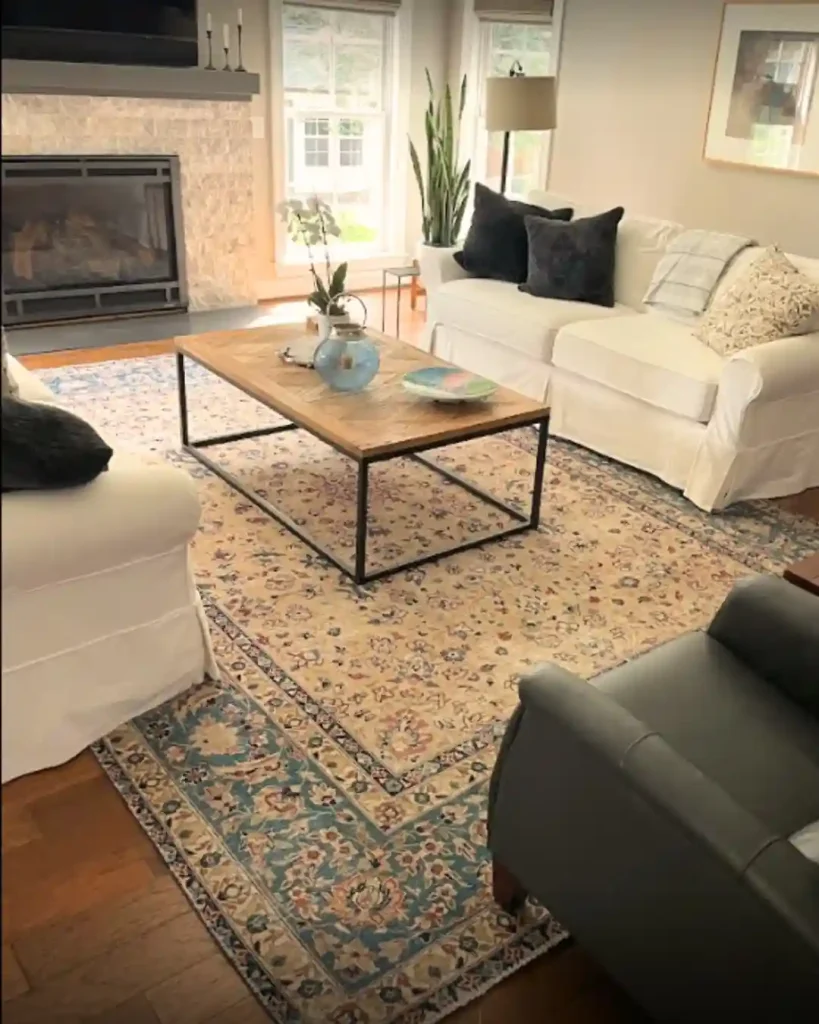 Traditional Rug with Blue and Beige Accents