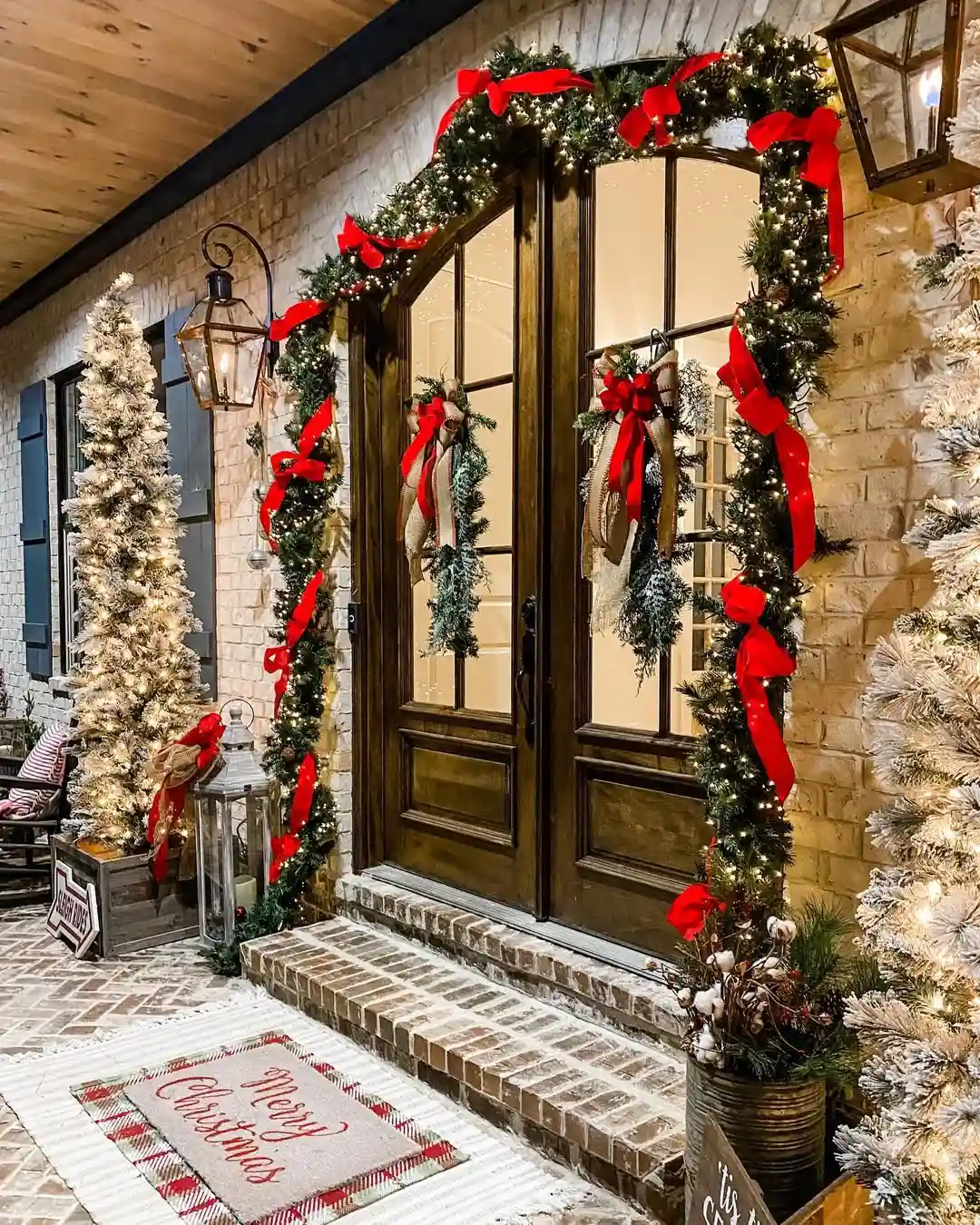 18 Front Porch Christmas Decor Ideas