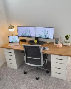 Minimal Desk Setup