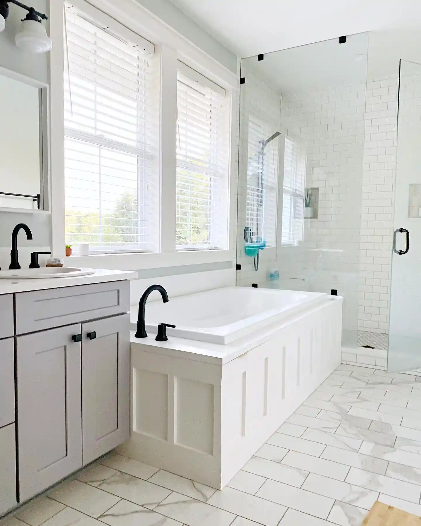 23 Gray Bathroom Ideas